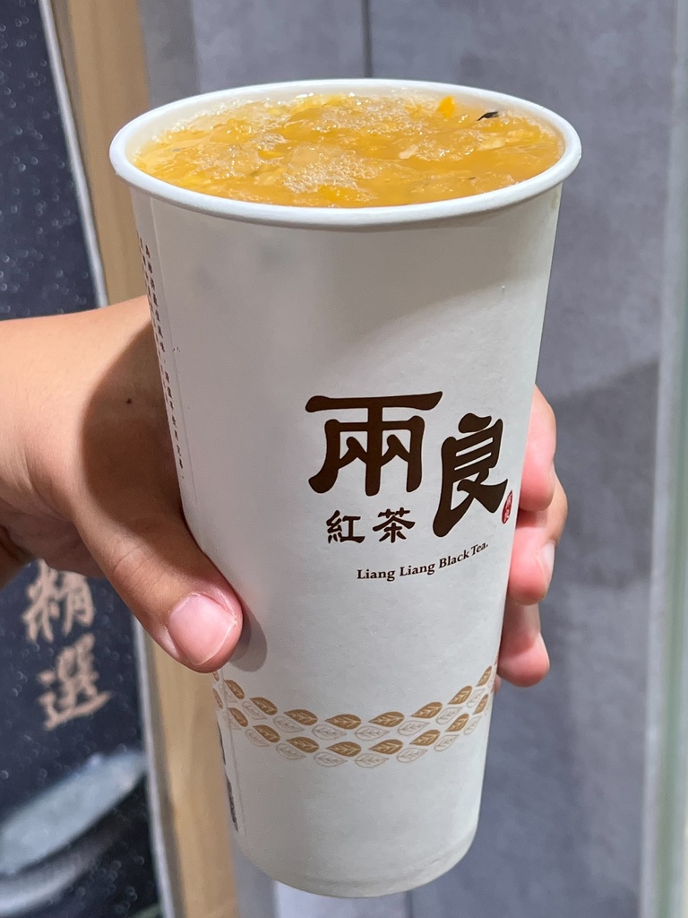 （三重飲料）兩良紅茶三重店～ 茶味濃郁不苦澀、冰淇淋紅茶超消