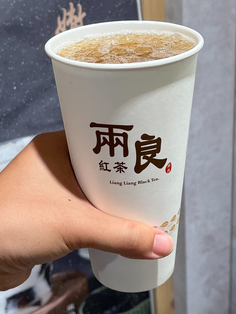 （三重飲料）兩良紅茶三重店～ 茶味濃郁不苦澀、冰淇淋紅茶超消