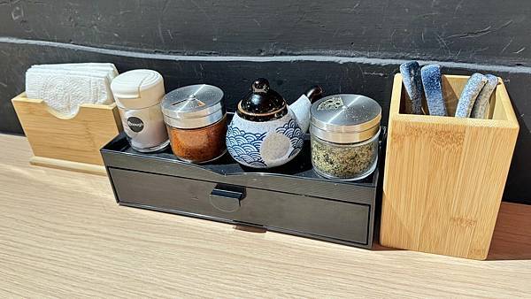 豬排很厚、米飯好吃到升天，香濃滑蛋救全場，主菜竟不是最強選手