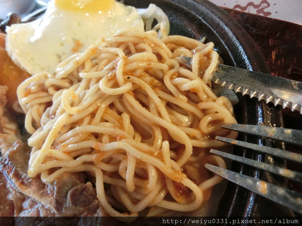 學生最愛!商圈公館夜市牛排、羅斯福路汀洲路平價美食-《集荷牛排屋》!