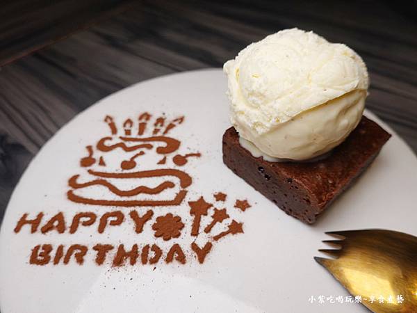 布朗尼佐香草冰淇淋-好食多涮涮鍋雙城店1.jpg