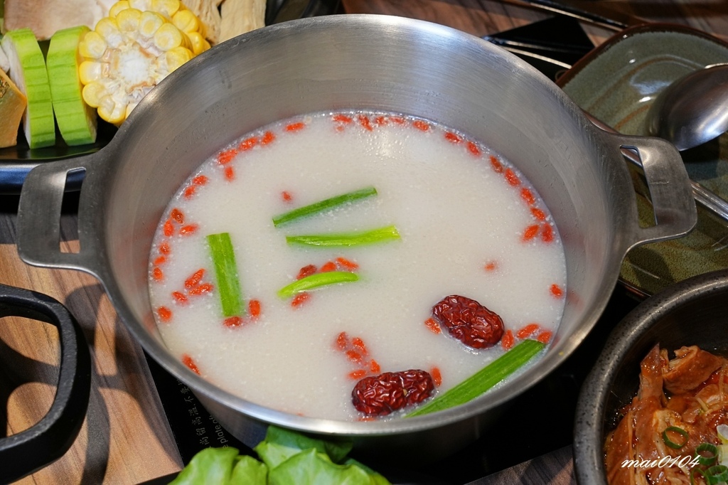 中壢新開幕!營業至凌晨二點的十二段鍋物堂,個人鍋最低398元