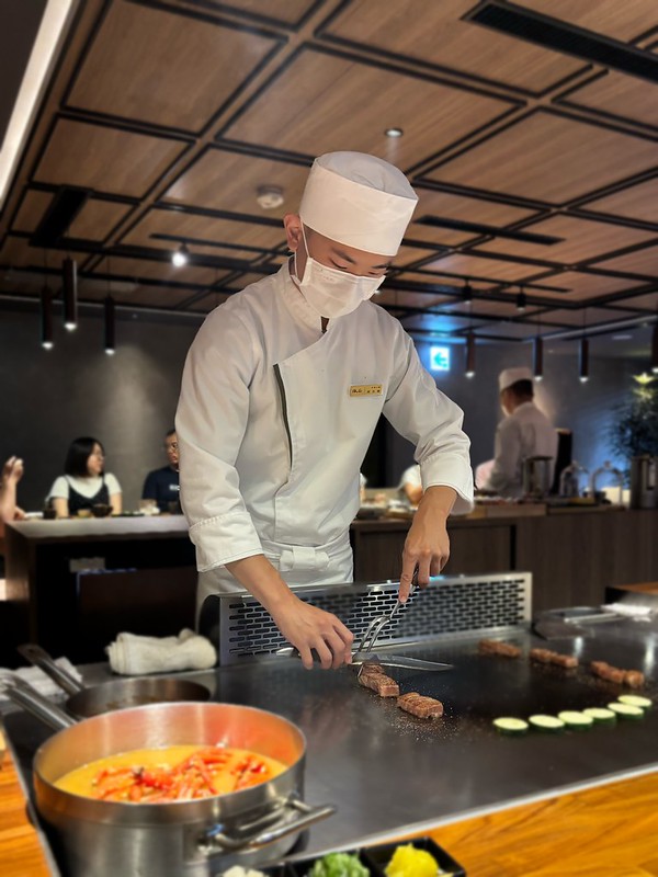 新北板橋新開幕｜阪前鐵板燒，和牛套餐一次吃到A5和牛/龍蝦二吃/南非活鮑魚/北海道干貝！（近捷運新埔站）