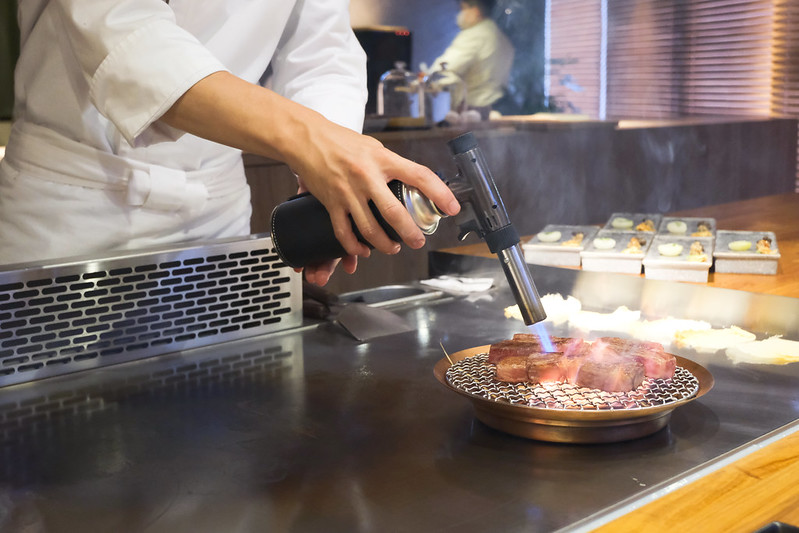 新北板橋新開幕｜阪前鐵板燒，和牛套餐一次吃到A5和牛/龍蝦二吃/南非活鮑魚/北海道干貝！（近捷運新埔站）