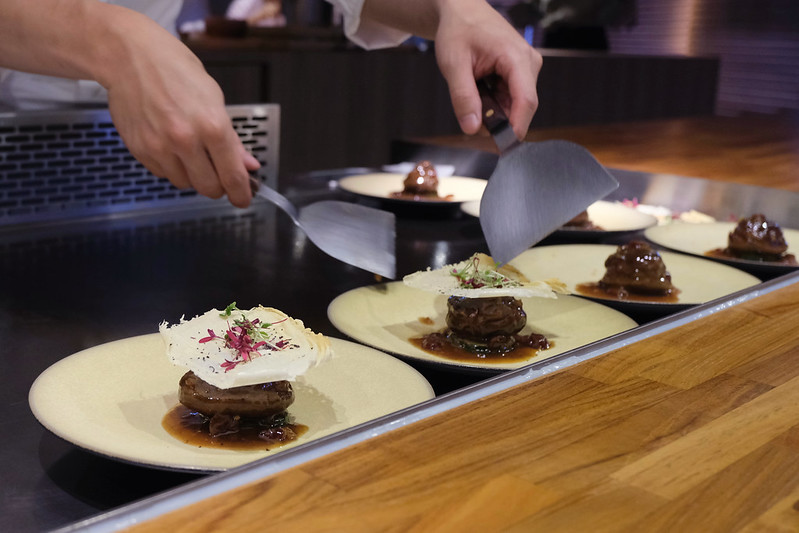 新北板橋新開幕｜阪前鐵板燒，和牛套餐一次吃到A5和牛/龍蝦二吃/南非活鮑魚/北海道干貝！（近捷運新埔站）