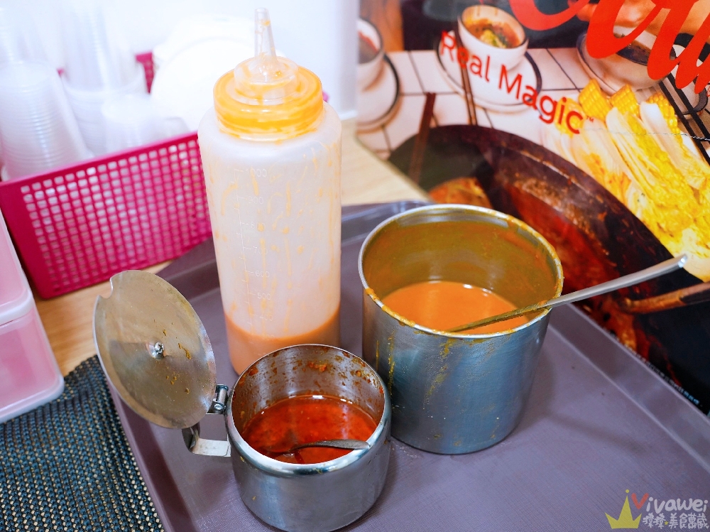 【六小福林記炒羊肉】生意超好~新鮮現炒的羊肉小吃!冷氣開放~飲料免費暢飲~還有兒童遊樂區的舒適小吃店!