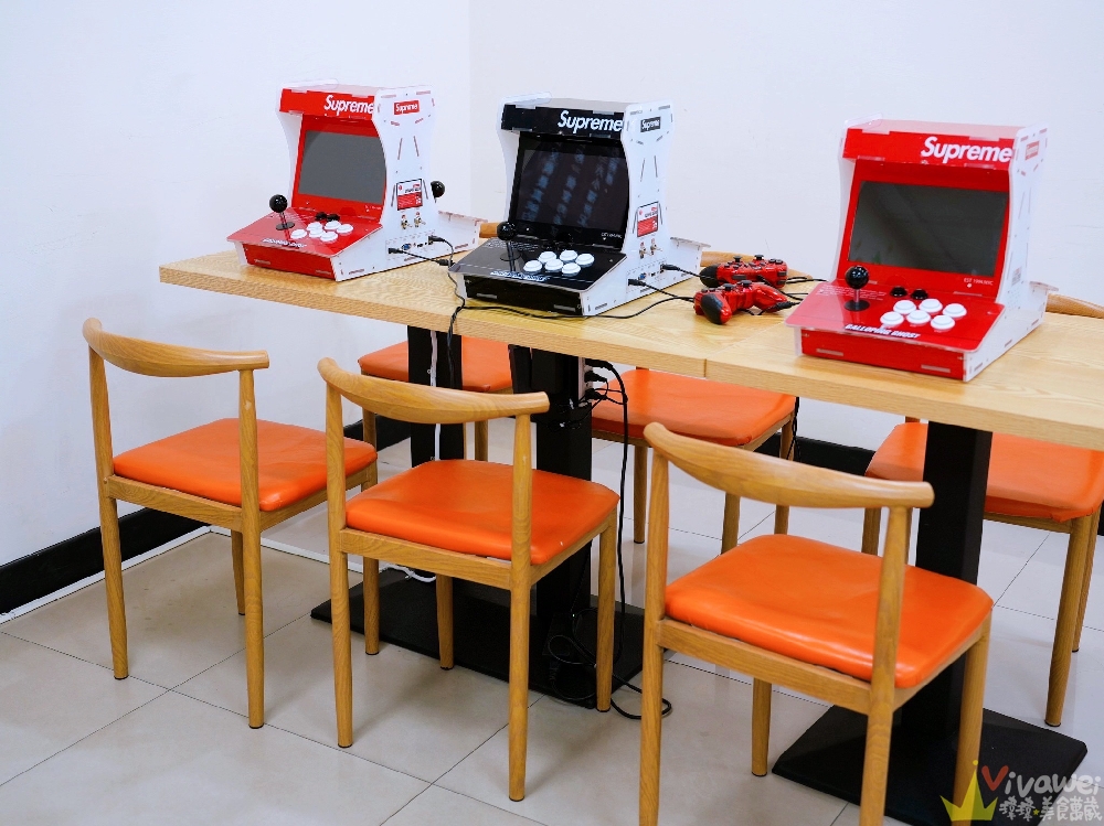 【六小福林記炒羊肉】生意超好~新鮮現炒的羊肉小吃!冷氣開放~飲料免費暢飲~還有兒童遊樂區的舒適小吃店!