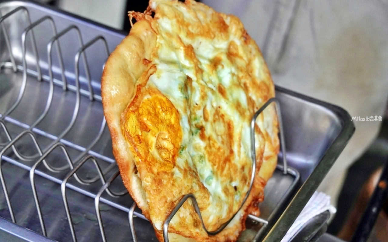 宜蘭三星胖媽炸蛋蔥油餅！超脆皮似餅乾，蔥多雙蛋無敵～