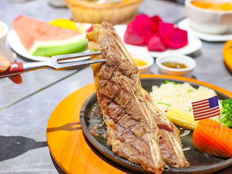 新竹必吃牛排！史堤克牛排新竹店巨無霸牛排、自助吧吃到飽高CP值首選。