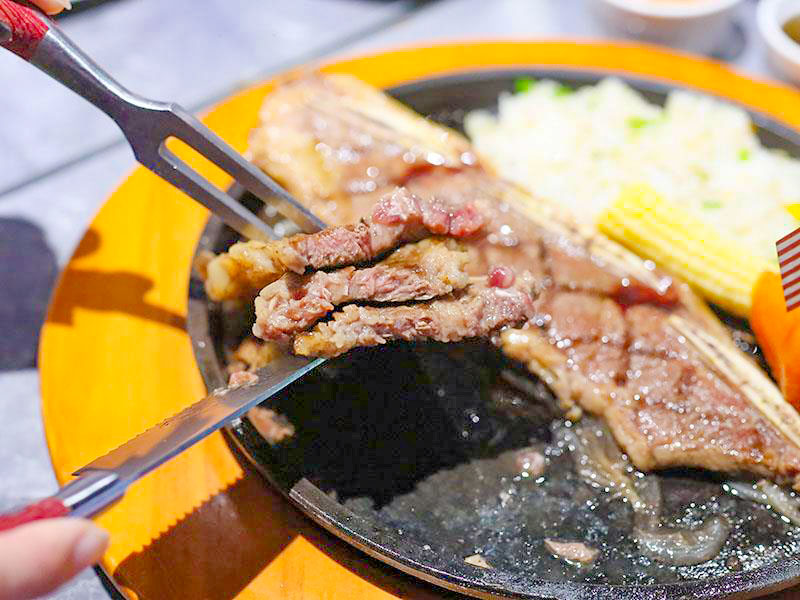 新竹必吃牛排！史堤克牛排新竹店巨無霸牛排、自助吧吃到飽高CP值首選。