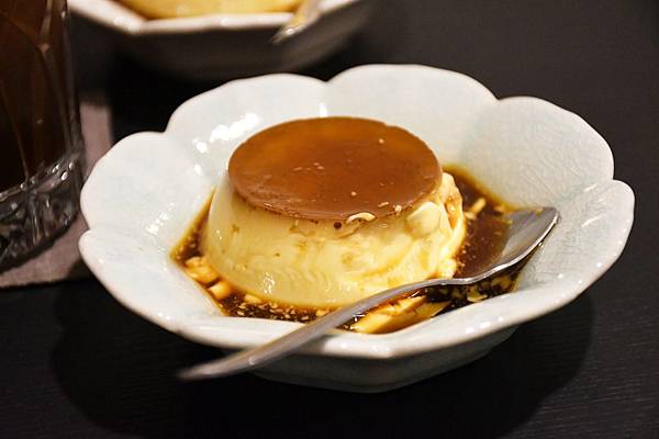 高雄不限時咖啡廳推薦!鹿聊咖啡,老屋新生建築懷舊,椪糖拿鐵綿密布丁必點!