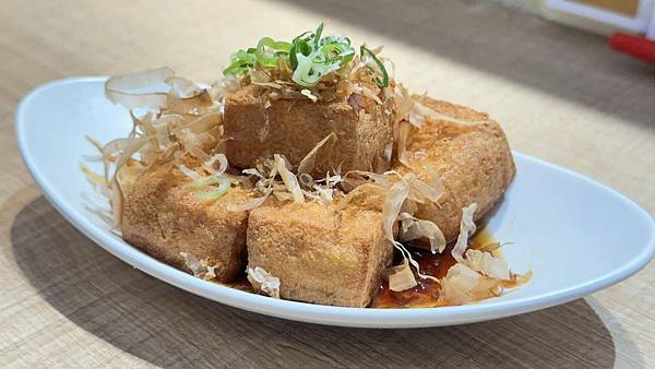 終於遇到合格的炸豬排店！雞嫩、蝦脆、蛋香濃，等再久也甘願！【