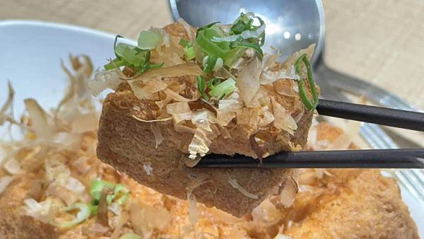 終於遇到合格的炸豬排店！雞嫩、蝦脆、蛋香濃，等再久也甘願！【