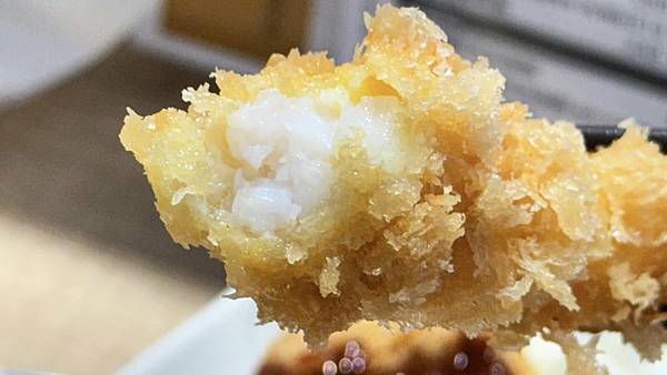 終於遇到合格的炸豬排店！雞嫩、蝦脆、蛋香濃，等再久也甘願！【