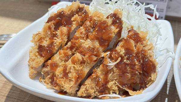 終於遇到合格的炸豬排店！雞嫩、蝦脆、蛋香濃，等再久也甘願！【