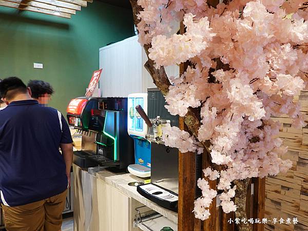 櫻花樹裝飾-涮飽飽石頭火鍋店.jpg 櫻花樹裝飾-涮飽飽石頭火鍋店.jpg