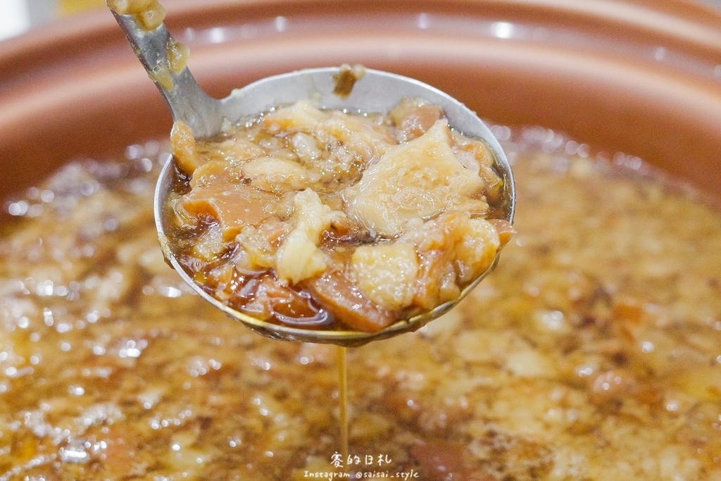 台中火鍋吃到飽！冭夯鍋物3D肉肉蛋糕超浮誇，超過30種蔬菜自助吧吃到飽。