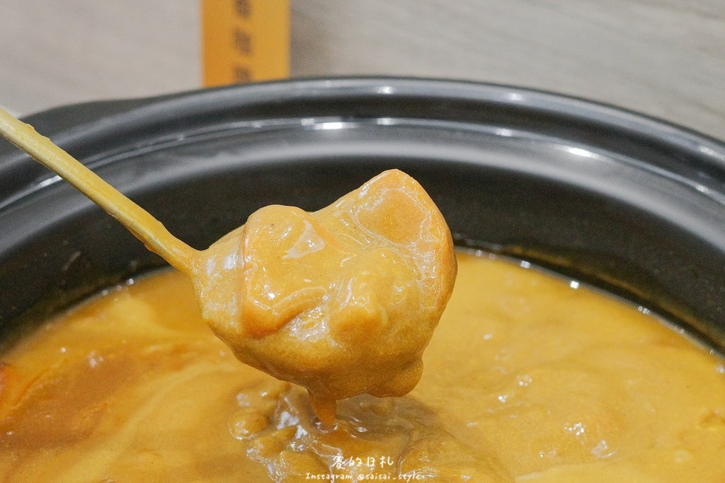 台中火鍋吃到飽！冭夯鍋物3D肉肉蛋糕超浮誇，超過30種蔬菜自助吧吃到飽。