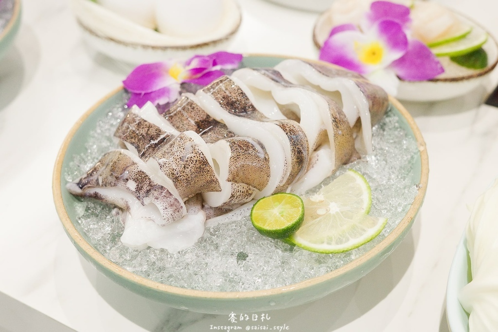 台中火鍋吃到飽！冭夯鍋物3D肉肉蛋糕超浮誇，超過30種蔬菜自助吧吃到飽。