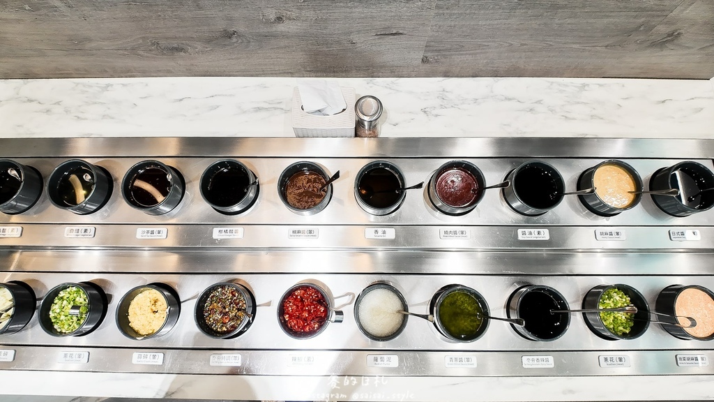 台中火鍋吃到飽！冭夯鍋物3D肉肉蛋糕超浮誇，超過30種蔬菜自助吧吃到飽。