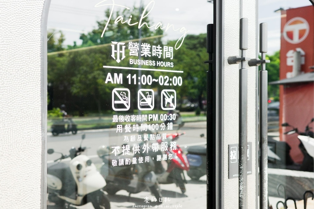 台中火鍋吃到飽！冭夯鍋物3D肉肉蛋糕超浮誇，超過30種蔬菜自助吧吃到飽。