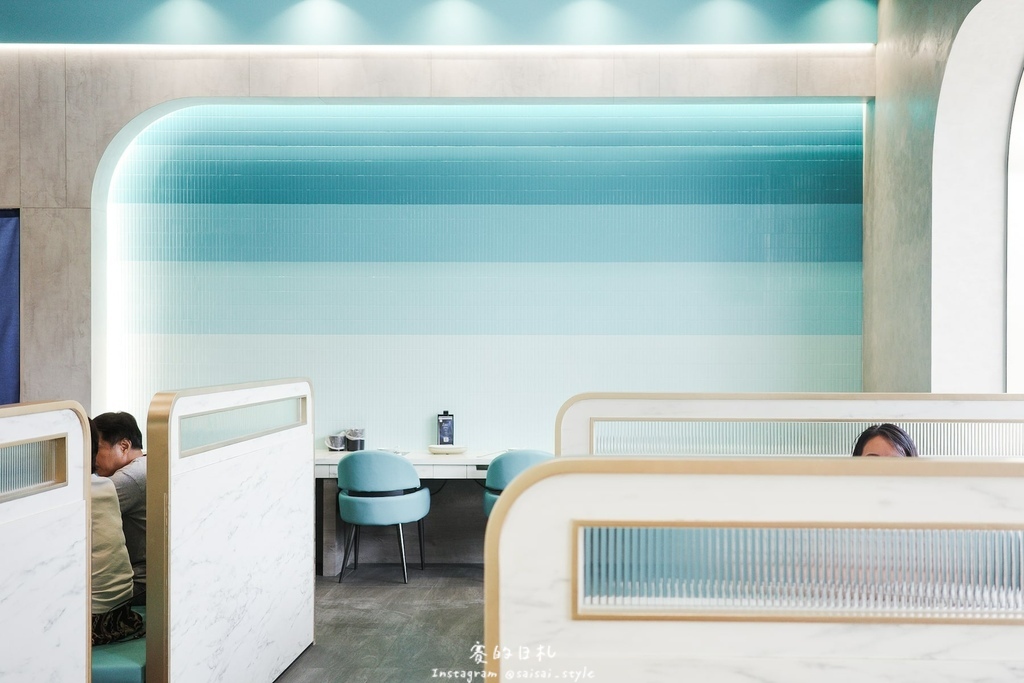 台中火鍋吃到飽！冭夯鍋物3D肉肉蛋糕超浮誇，超過30種蔬菜自助吧吃到飽。