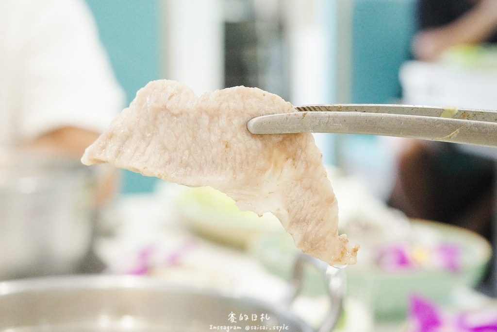 台中火鍋吃到飽！冭夯鍋物3D肉肉蛋糕超浮誇，超過30種蔬菜自助吧吃到飽。