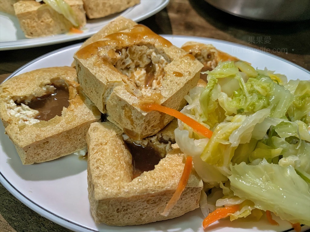 興大臭豆腐、大腸麵線|台中南區臭豆腐,臭豆腐金黃酥脆,麵線有濃郁的柴魚香,飲料免費喝到飽 @果果愛Fruitlove 興大臭豆腐、大腸麵線|台中南區臭豆腐,臭豆腐金黃酥脆,麵線有濃郁的柴魚香,飲料免費喝到飽 @果果愛Fruitlove