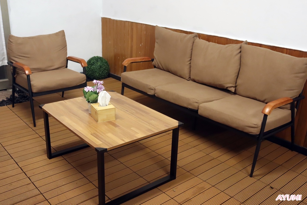 [台南南區咖啡館推薦]有為青年的年輕人開的少買咖啡館/店內設