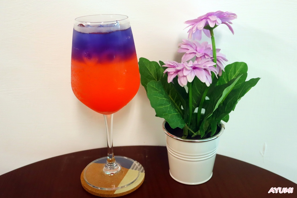 [台南南區咖啡館推薦]有為青年的年輕人開的少買咖啡館/店內設