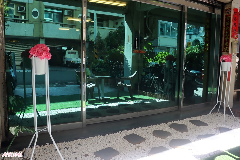 [台南南區咖啡館推薦]有為青年的年輕人開的少買咖啡館/店內設