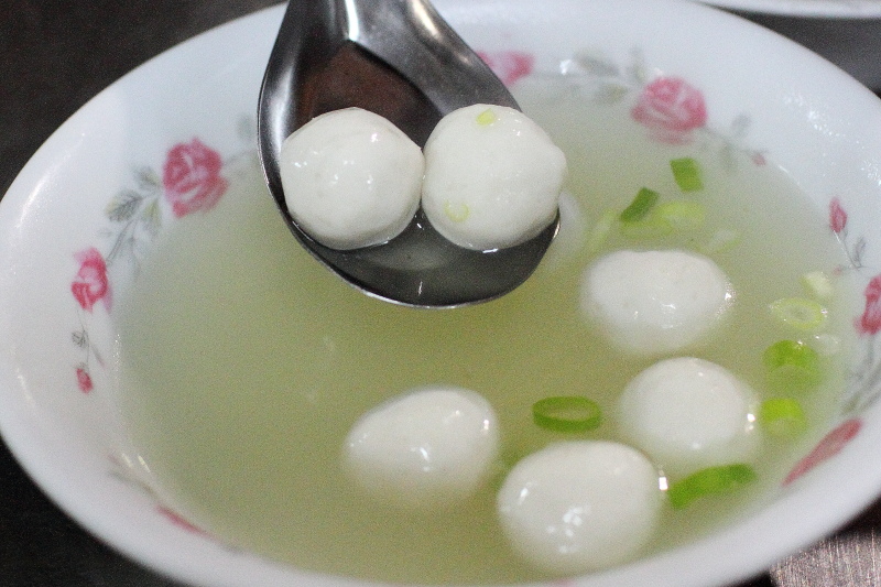 高雄美食宵夜推薦！鹽埕新樂街大胖豬油拌麵，連三屆500碗傳奇。