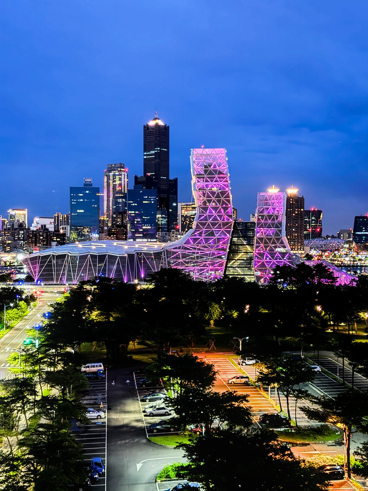 高雄美食宵夜推薦！鹽埕新樂街大胖豬油拌麵，連三屆500碗傳奇。