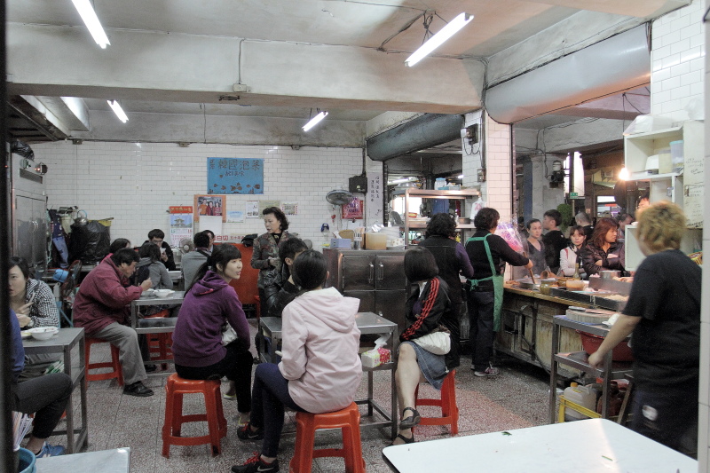 高雄美食宵夜推薦！鹽埕新樂街大胖豬油拌麵，連三屆500碗傳奇。