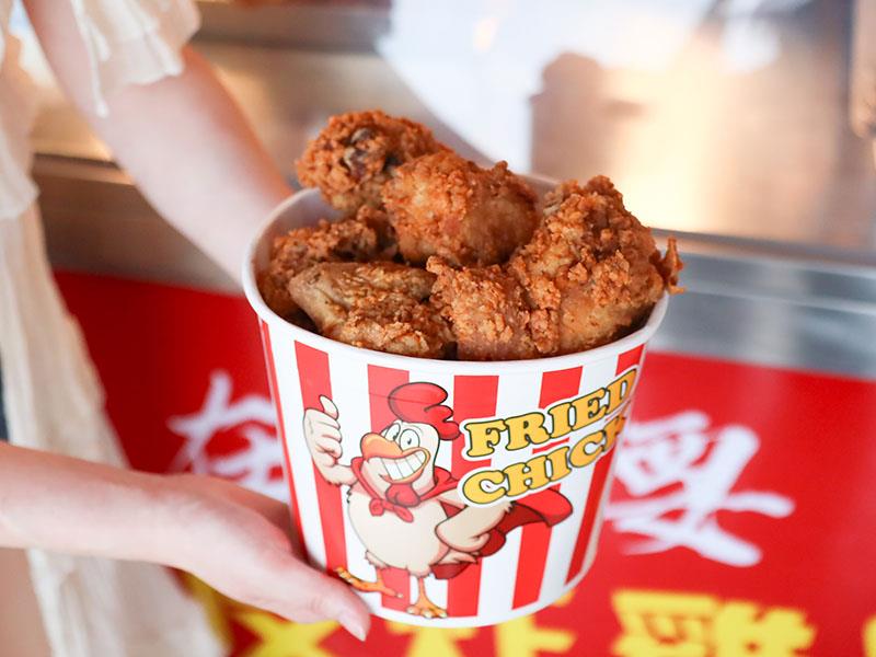 嘉義炸雞首選！雙華盛藥膳脆皮炸雞爆紅，獨門壓力油炸技術打造酥脆多汁口感。