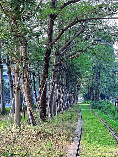 高雄咖啡廳推薦！卡啡那美術館店，甜點鹹食皆藝術，從視覺到味蕾都滿足！