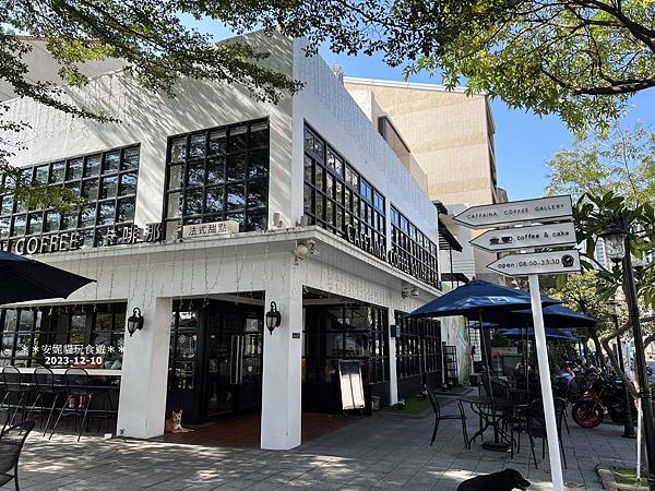 高雄咖啡廳推薦！卡啡那美術館店，甜點鹹食皆藝術，從視覺到味蕾都滿足！