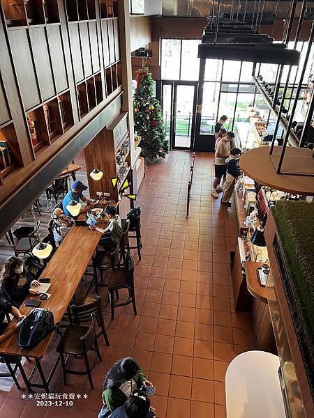 高雄咖啡廳推薦！卡啡那美術館店，甜點鹹食皆藝術，從視覺到味蕾都滿足！