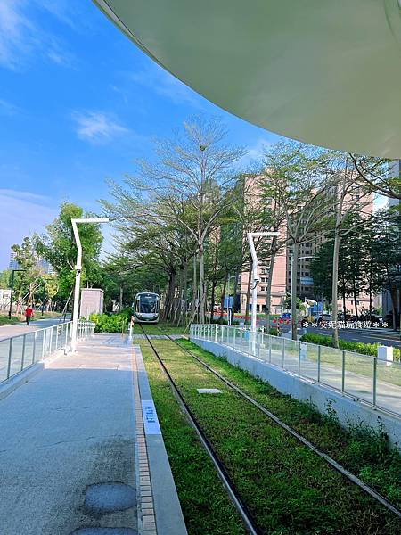 高雄咖啡廳推薦！卡啡那美術館店，甜點鹹食皆藝術，從視覺到味蕾都滿足！