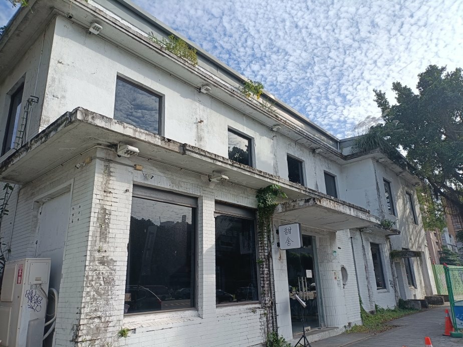 台北「甜舍La Maison Doux」古蹟老宅甜點咖啡，草莓千層與昭和布丁必嚐，寧靜不限時空間~