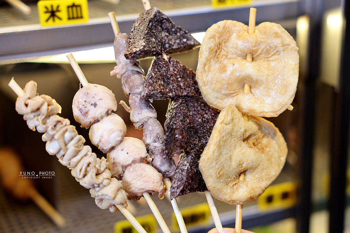 台中宵夜必吃串燒！蜜醬燒烤蜂蜜醬料串燒30元開吃，飲料無限喝到飽。