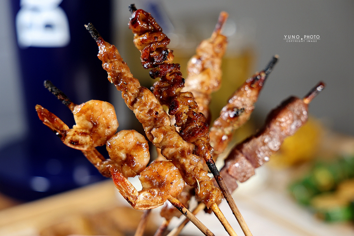 台中宵夜必吃串燒！蜜醬燒烤蜂蜜醬料串燒30元開吃，飲料無限喝到飽。