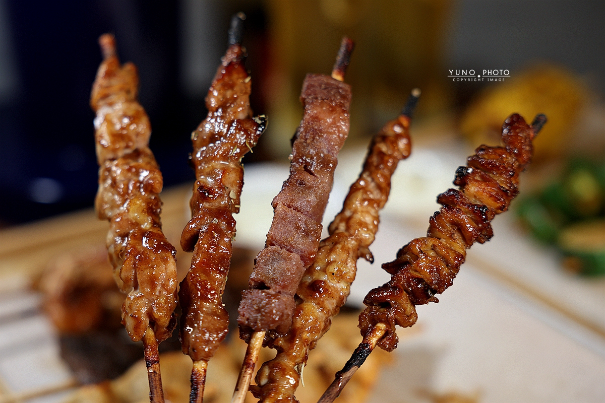 台中宵夜必吃串燒！蜜醬燒烤蜂蜜醬料串燒30元開吃，飲料無限喝到飽。