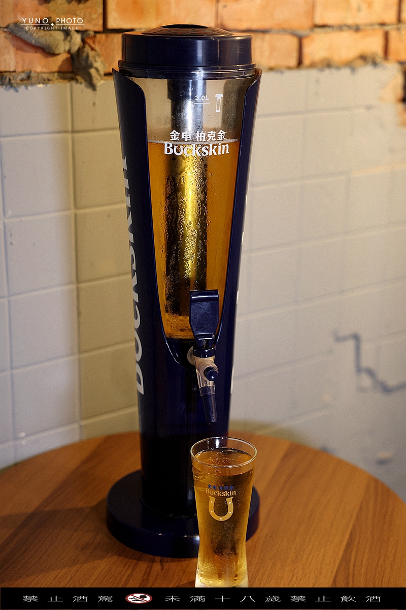 台中宵夜必吃串燒！蜜醬燒烤蜂蜜醬料串燒30元開吃，飲料無限喝到飽。