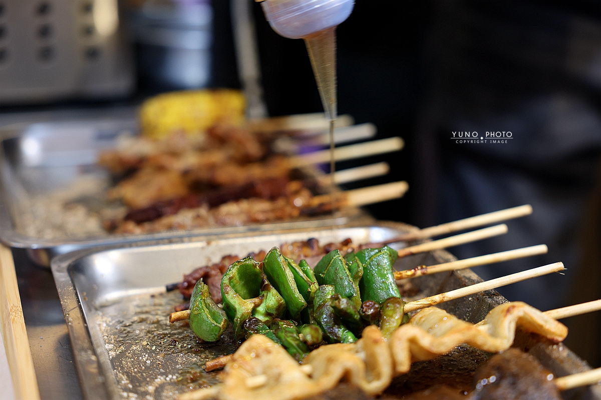 台中宵夜必吃串燒！蜜醬燒烤蜂蜜醬料串燒30元開吃，飲料無限喝到飽。