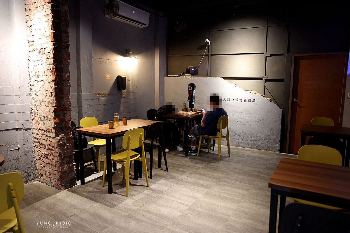 台中宵夜必吃串燒！蜜醬燒烤蜂蜜醬料串燒30元開吃，飲料無限喝到飽。