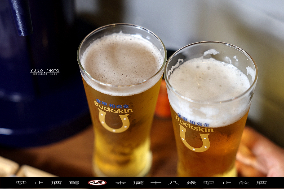 台中宵夜必吃串燒！蜜醬燒烤蜂蜜醬料串燒30元開吃，飲料無限喝到飽。