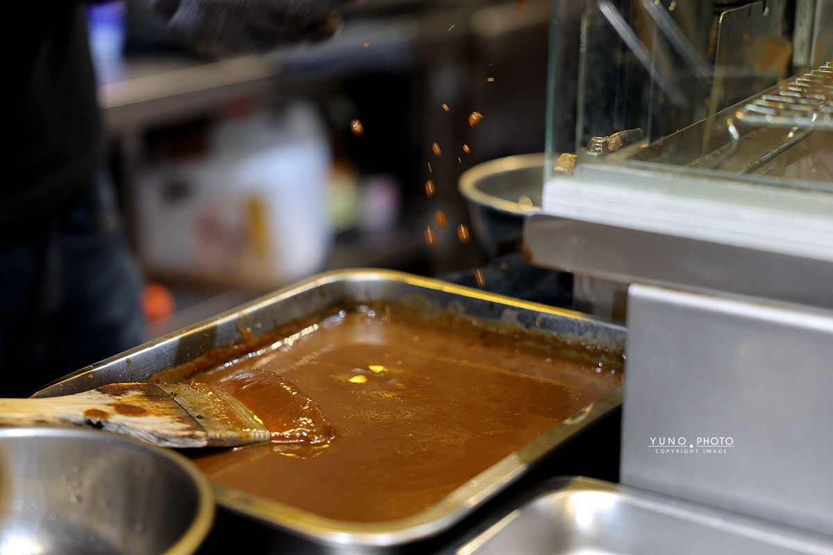 台中宵夜必吃串燒！蜜醬燒烤蜂蜜醬料串燒30元開吃，飲料無限喝到飽。