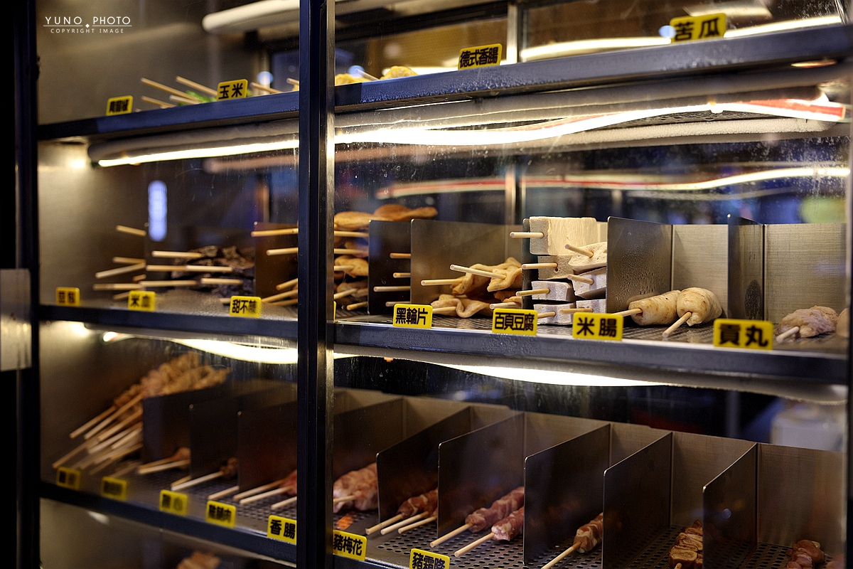 台中宵夜必吃串燒！蜜醬燒烤蜂蜜醬料串燒30元開吃，飲料無限喝到飽。