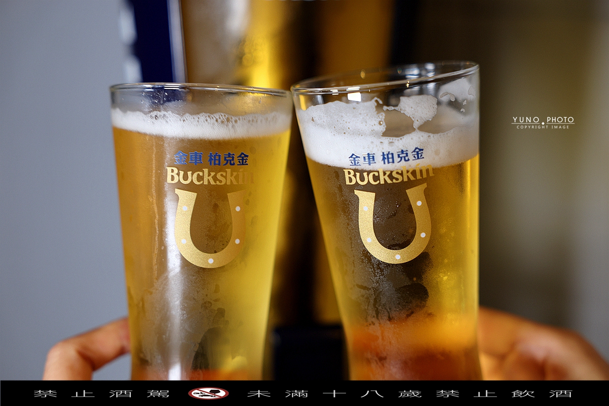 台中宵夜必吃串燒！蜜醬燒烤蜂蜜醬料串燒30元開吃，飲料無限喝到飽。